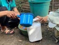 Politeknik Negeri Ketapang Latih Peternak Ubah Urine Kambing Jadi Pupuk Organik